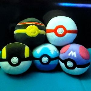 (Pokemon) Pokéball Plushie Set
